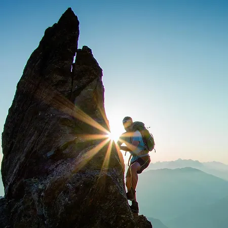 Отель Gundolf 4*