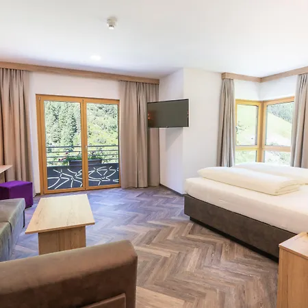 Отель Gundolf 4*