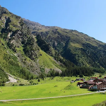 Отель Gundolf 4*